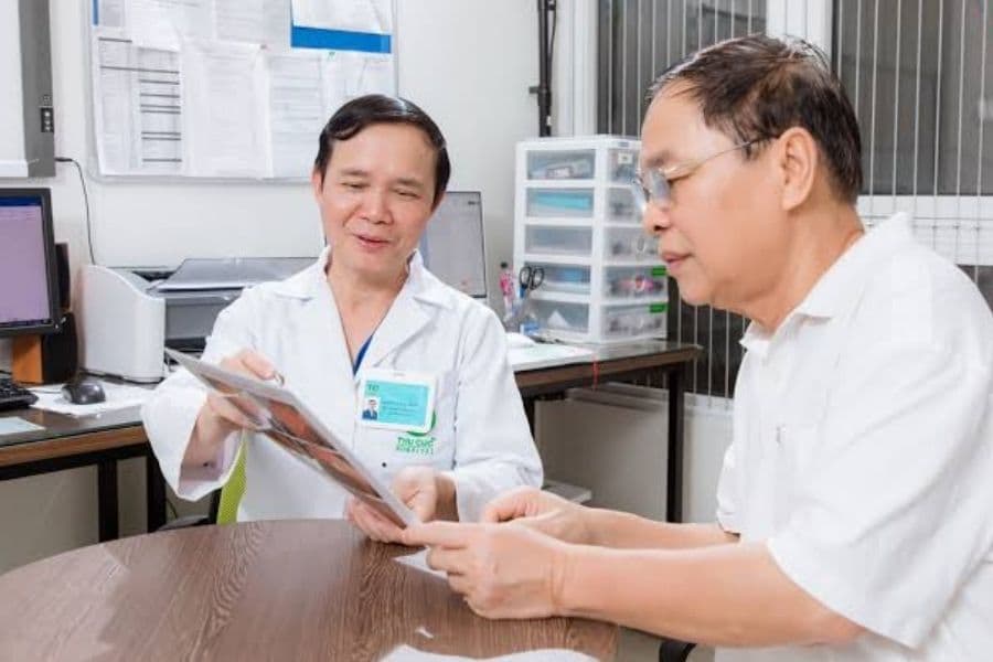 Bác sĩ điều trị trào ngược dạ dày giỏi Hà Nội Vũ Văn Khiên (Ảnh: BCare)