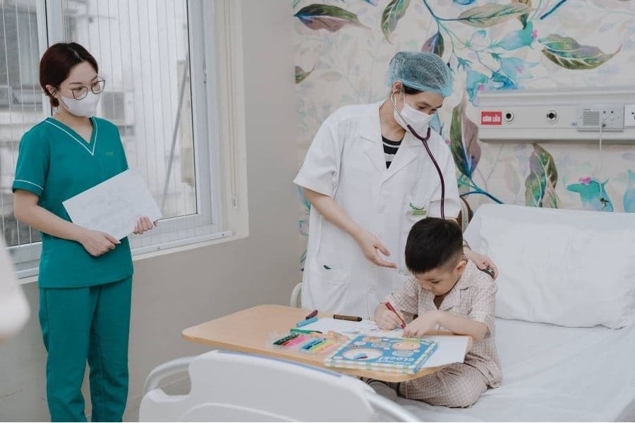 Bệnh viện Đa khoa Bảo Sơn có đội ngũ bác sĩ Nhi khoa và Tai Mũi Họng