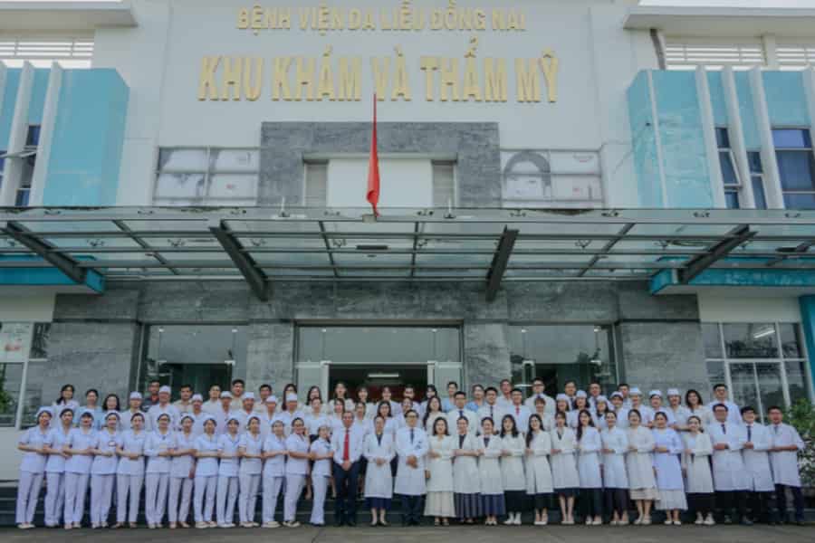 Đội ngũ y bác sĩ chuyên khoa giàu kinh nghiệm trong công tác chăm sóc và điều trị sức khỏe làn da