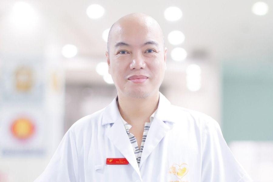 Bác sĩ Đinh Hùng Vĩ có thế mạnh về khám thai và theo dõi thai kỳ (Ảnh: Bcare)