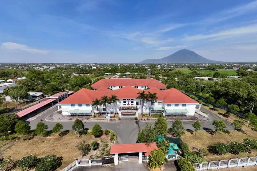 Bệnh viện Y dược cổ truyền Tây Ninh chuyên khám và điều trị bằng y học cổ truyền kết hợp y học hiện đại (Ảnh: Truyền hình Tây Ninh)