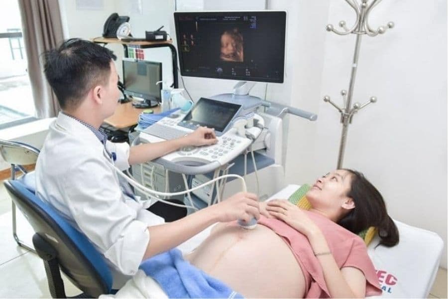 MEDLATEC ứng dụng hệ thống máy siêu âm hiện đại trong theo dõi thai kỳ (Ảnh: Medlatec)