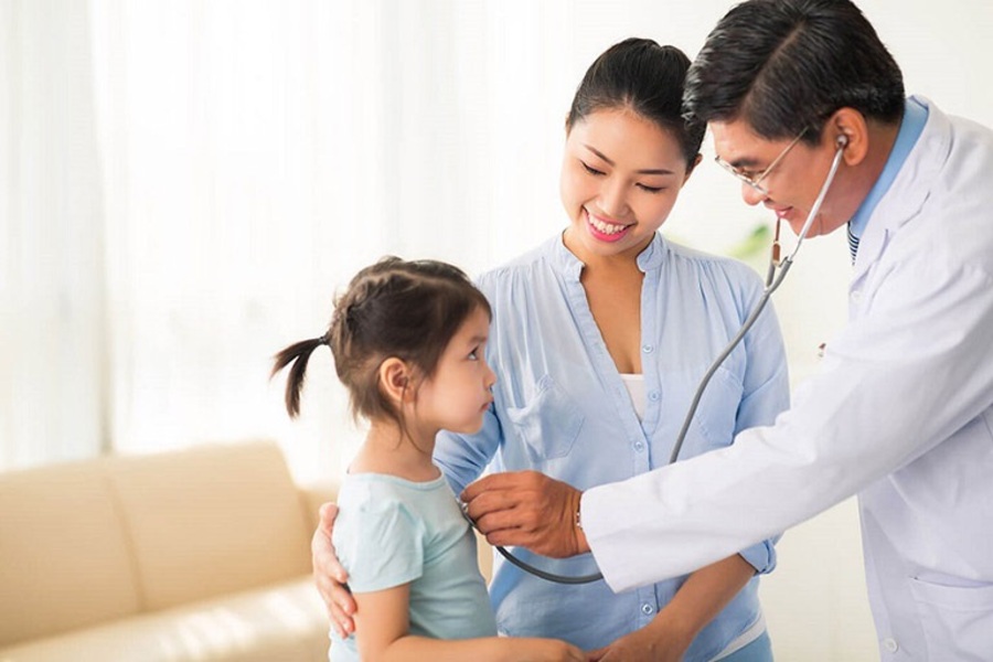 Phụ huynh chú ý quan sát con trẻ, đưa đến bệnh viện đánh giá trẻ chậm nói TPHCM để tìm nguyên nhân và hướng điều trị. Ảnh: khoahoctamly