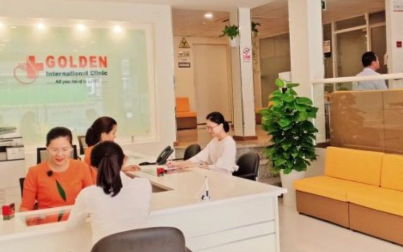 Khoa Nhi Golden Healthcare tiếp nhận khám cho trẻ; bố mẹ nên hỏi trước về dịch vụ phù hợp khi tìm khám tay chân miệng ở đâu TPHCM (Ảnh: Phòng khám Đa khoa Quốc tế Golden Healthcare)