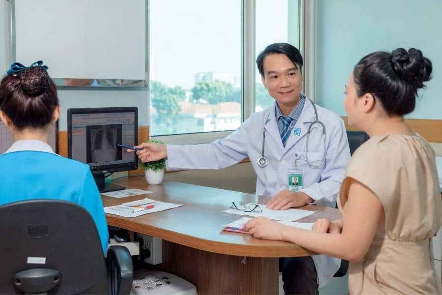 Phòng khám Bệnh viện Đại học Y Dược 1 TP.HCM có đội ngũ bác sĩ chuyên môn về tiêu hóa (Ảnh: Báo Thanh niên)