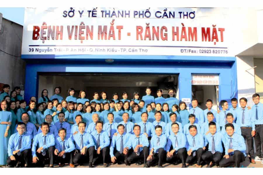 Đội ngũ y bác sĩ giàu kinh nghiệm tại Bệnh viện Mắt - Răng Hàm Mặt TP Cần Thơ (Ảnh: Medpro)