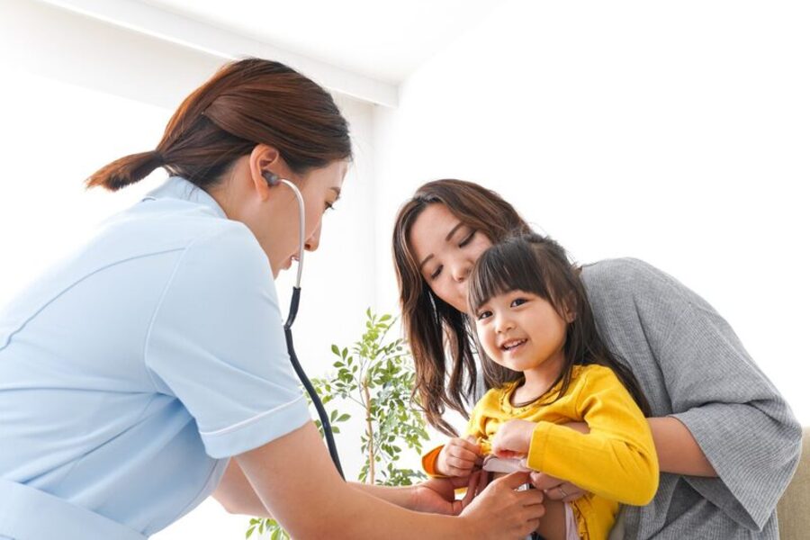 Trước 8 tuổi ở bé gái và 9 tuổi ở bé trai đã có dấu hiệu phát triển sinh dục thì gia đình cần đưa trẻ đi khám dậy thì sớm. Ảnh: medlatec