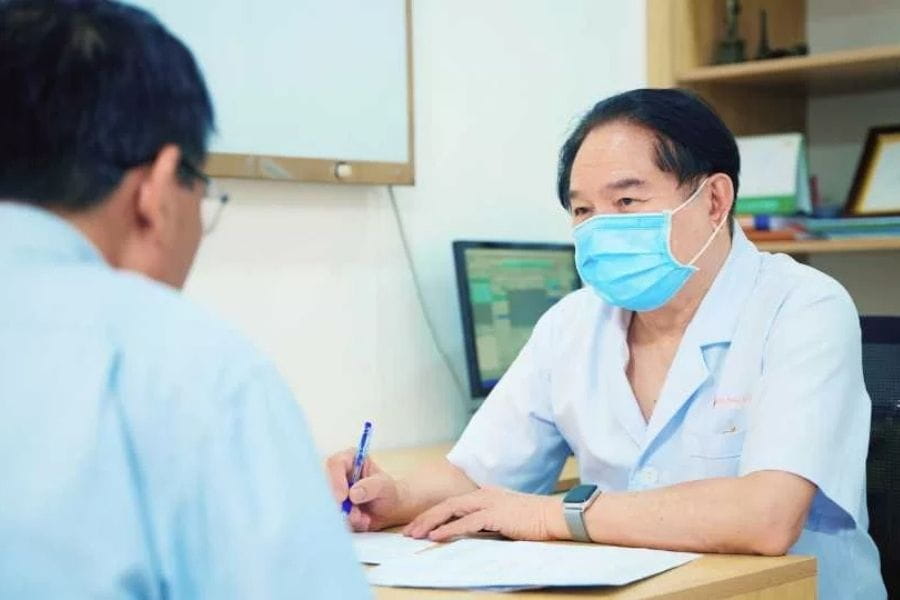 Bác sĩ nội soi dạ dày giỏi Hà Nội Hà Văn Quyết làm việc tại Bệnh viện Ung bướu Hưng Việt (Ảnh: Bệnh viện Ung bướu Hưng Việt)