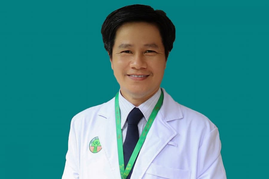 Bác sĩ Nguyễn Lê Trung Hiếu đang công tác tại Bệnh viện Nhi Thành phố. Ảnh: hoichongdongkinhvn