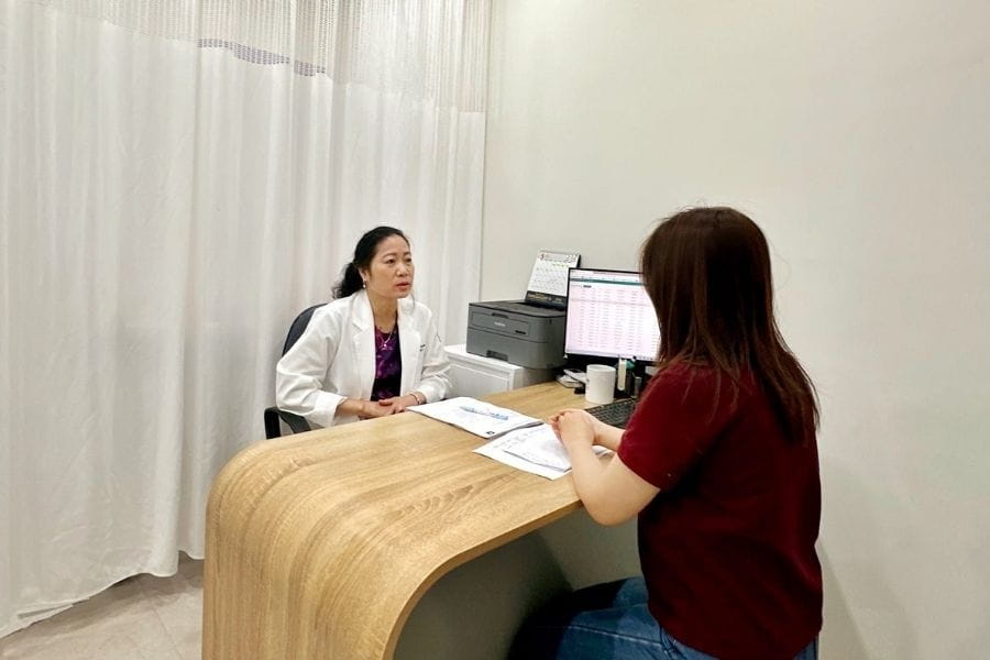 Thăm khám phụ khoa với bác sĩ Lê Thị Quyên (Ảnh: Phụ sản 1)