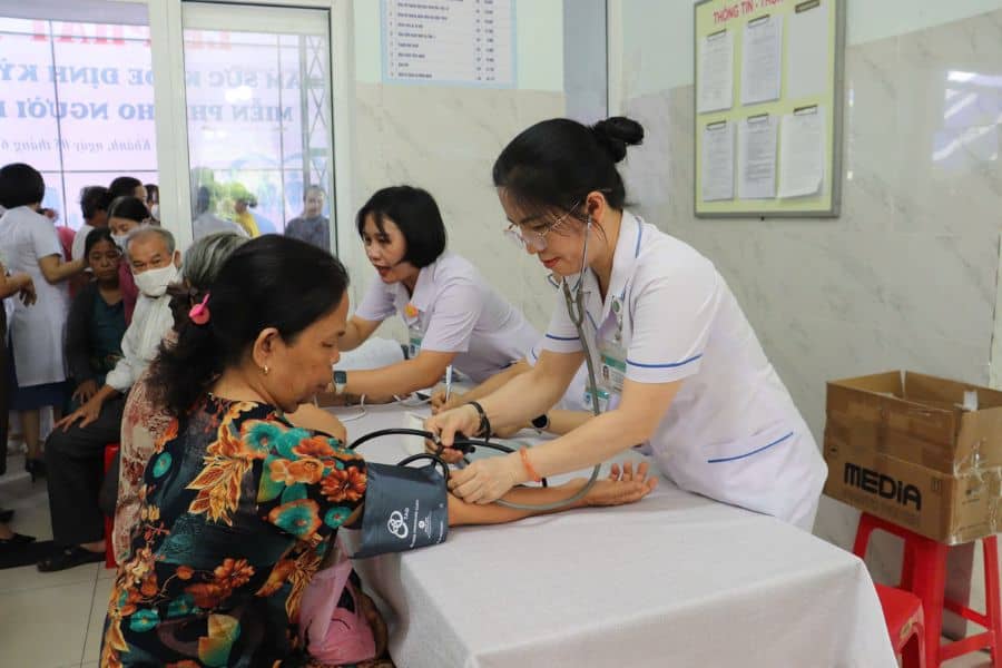 Trung tâm Y tế Hòn Đất cung cấp đa dạng dịch vụ khám bệnh cho các đối tượng người bệnh khác nhau (Ảnh: Báo Đà Nẵng)