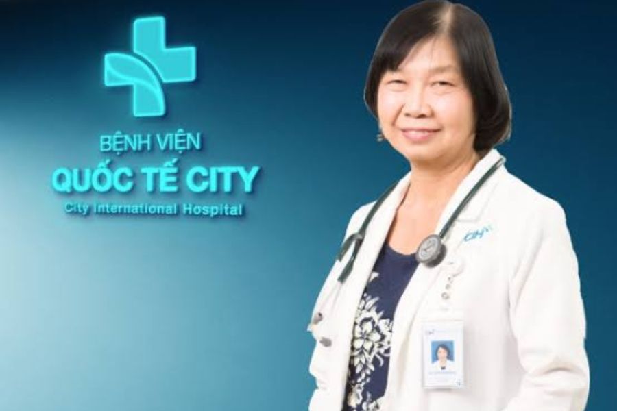 BSCKII Nguyễn Bạch Huệ có gần 30 năm kinh nghiệm trong lĩnh vực Nhi khoa