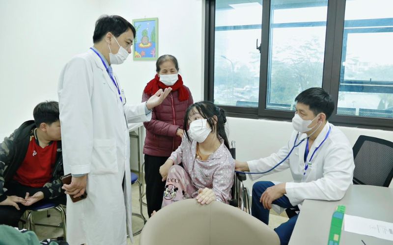 PGS.TS Phạm Văn Đếm tại Bệnh viện Đại học Y Dược, Cơ sở Linh Đàm là bác sĩ điều trị hen trẻ em giỏi Hà Nội bố mẹ có thể tham khảo (Ảnh: Bệnh viện Đại học Y Dược, Cơ sở Linh Đàm)