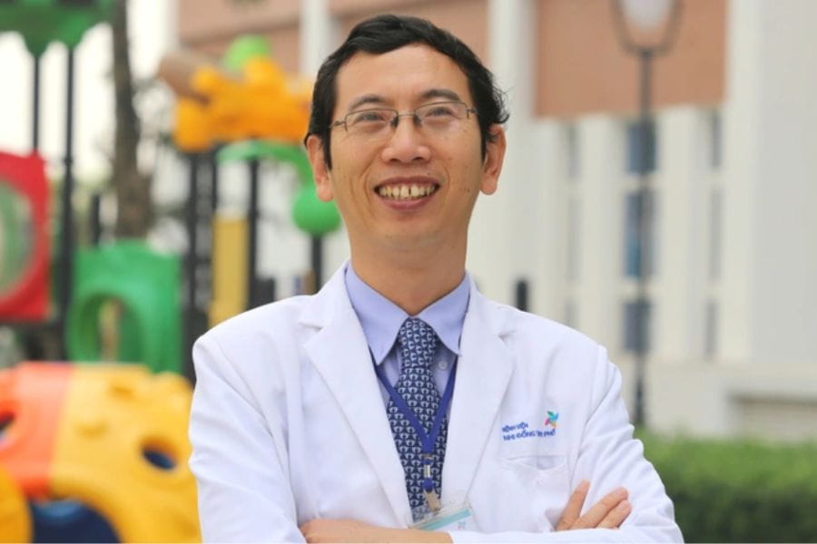 Bác sĩ huyết học nhi giỏi TPHCM - BS.CKII Nguyễn Minh Tiến (Ảnh: Bệnh viện Nhi đồng Thành phố)