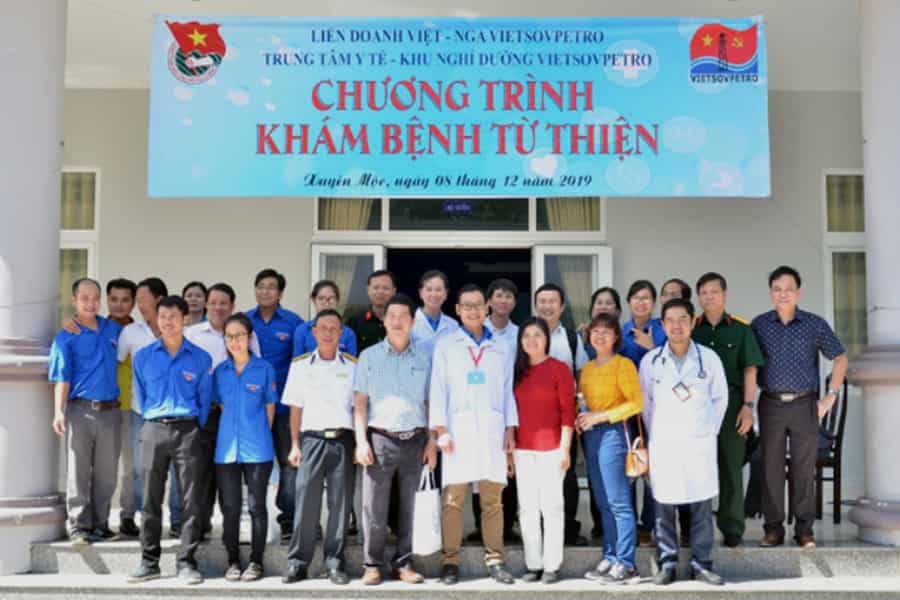 Đội ngũ y bác sĩ tại Trung tâm Y tế Vietsovpetro giàu kinh nghiệm, trực tiếp tư vấn, thăm khám và điều trị với tinh thần trách nhiệm cao
