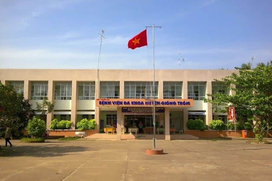 Bệnh viện Đa khoa Giồng Trôm với hệ thống khoa khám và điều trị đa dạng