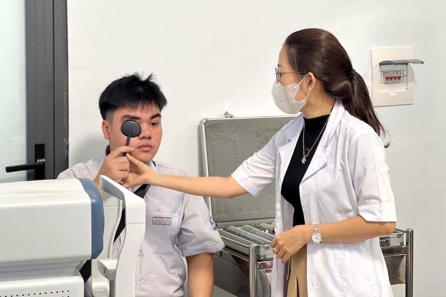 Trung tâm Y tế Khu vực Bình Long có tiếp nhận khám chữa bệnh bằng thẻ BHYT vào tất cả các ngày trong tuần (Ảnh: Trung tâm Y tế Khu vực Bình Long)